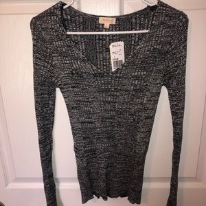 Thin sweater